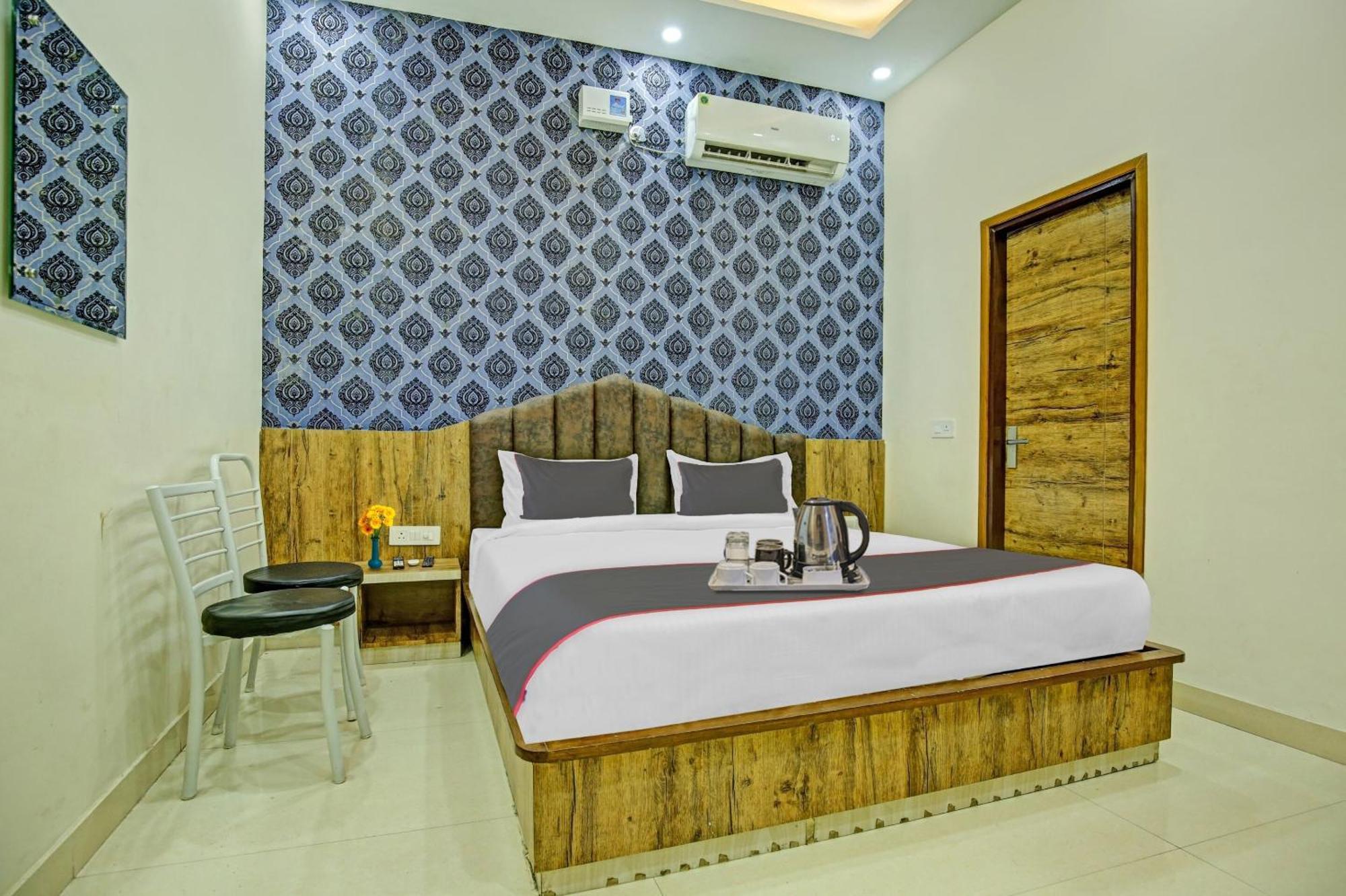 Collection O Rd Hotel Zirakpur Exterior photo