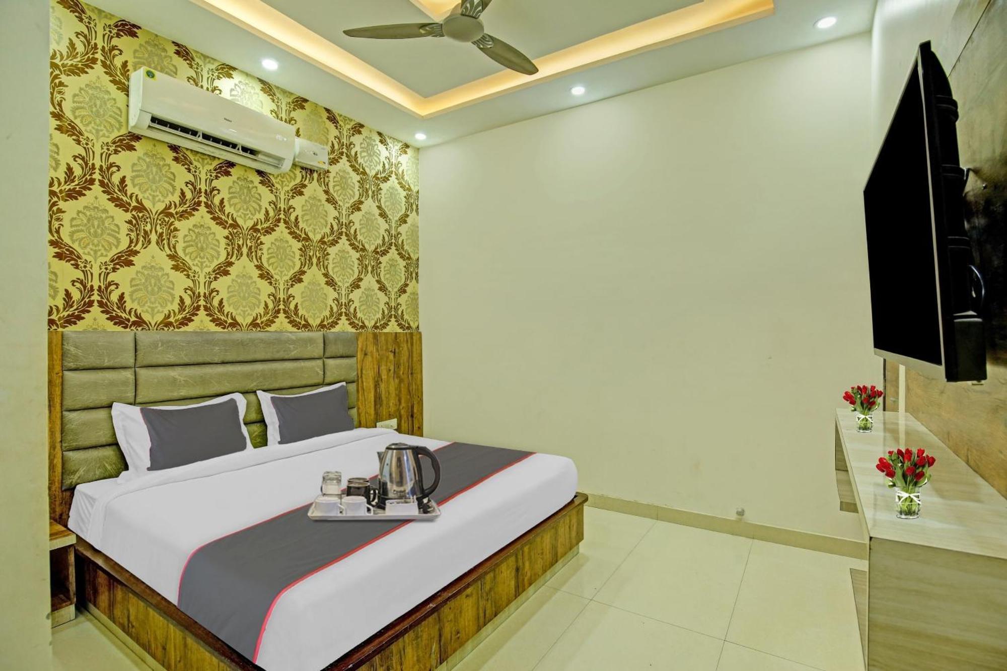 Collection O Rd Hotel Zirakpur Exterior photo