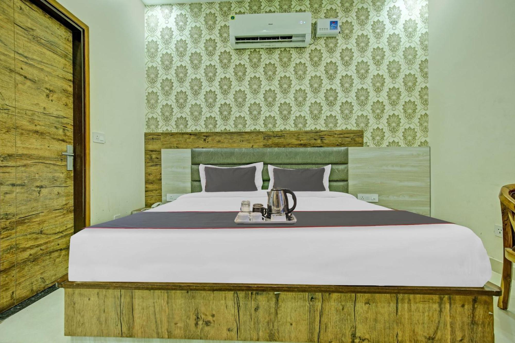 Collection O Rd Hotel Zirakpur Exterior photo
